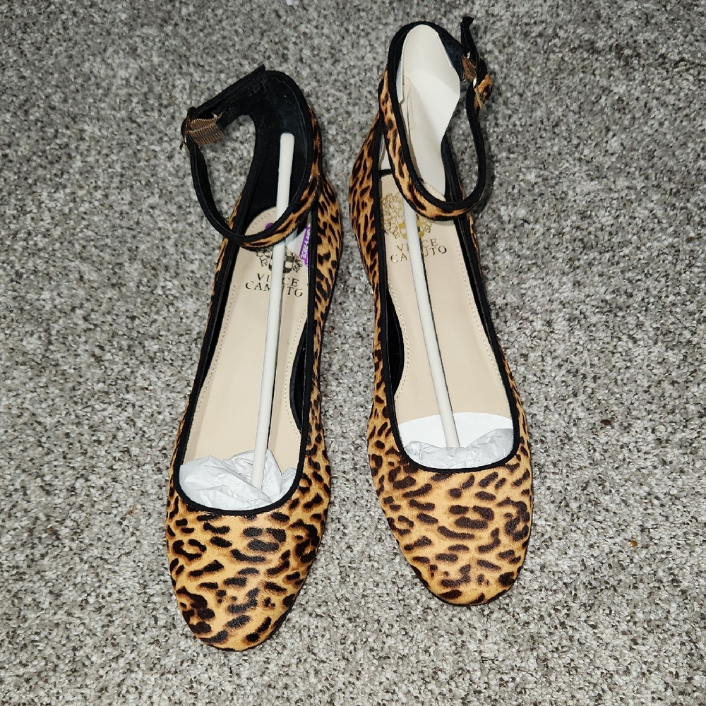 NEW Vince Camuto Attera Leopard Ankle Strap Size 9